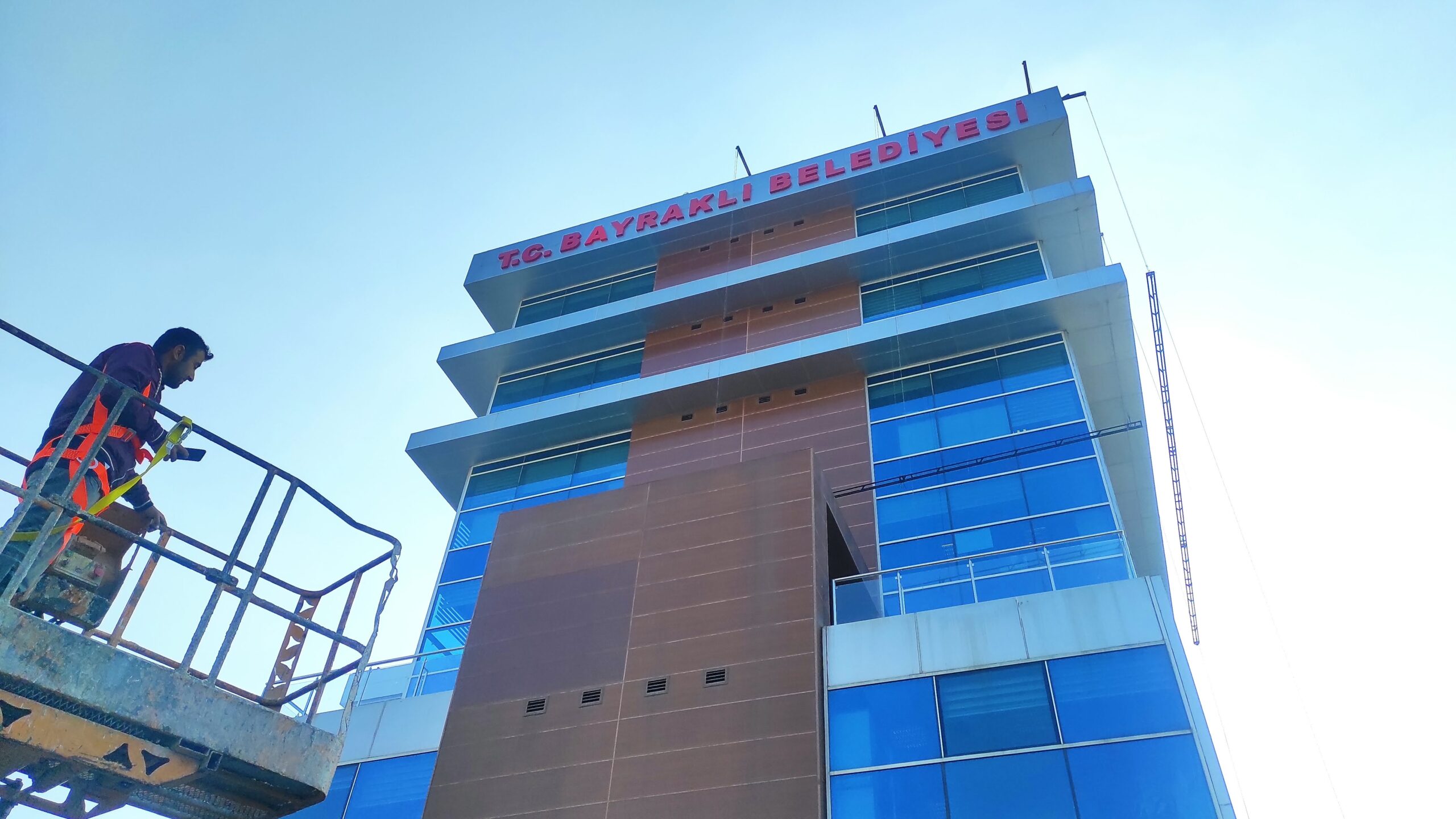 bayrakli-belediyesi-pileksi-tabela-isikli-tabela-foca-reklam